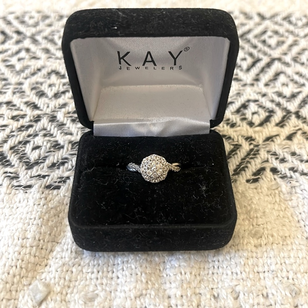 Second hand Kay Jewelers Engagement Ring